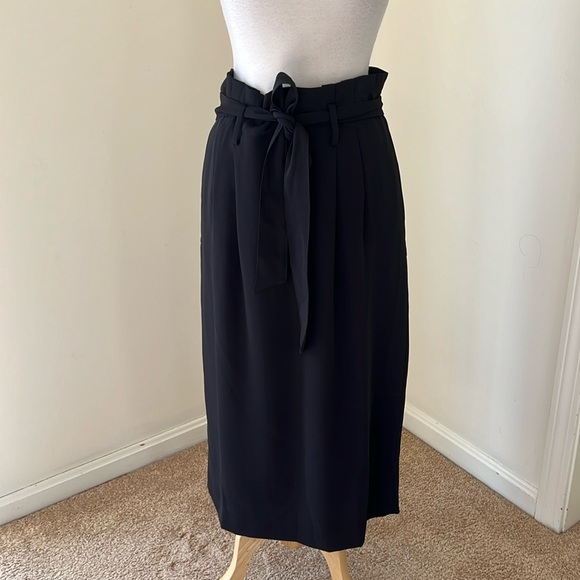 Boden 10R black pleated midi skirt.
